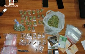 Hashish e marijuana: arrestati madre e figlio