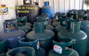La Finanza sequestra 400 bombole GPL commerciate illegalmente