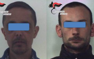 Non si fermano all’alt dei Carabinieri, poi rubano una Panda: arrestati