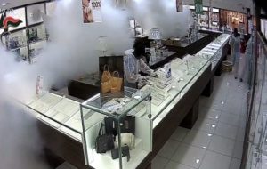 Rapina a centro commerciale: tre brindisini incastrati da DNA e immagini