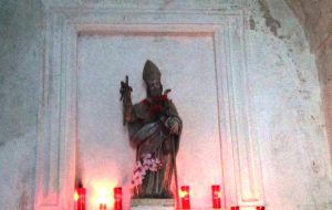 Centinaia di fedeli rendono omaggio a San Biagio, Protettore della Città bianca
