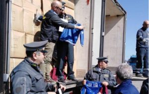 Sequestrate 3250 felpe contraffatte con il logo Italia e lo scudetto del CONI