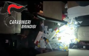 234 pacchetti di sigarette sul pulmino: denunciato autista albanese