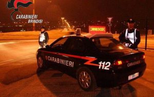 Due minorenni insidiano sessualmente una sedicenne durante una festa in spiaggia: indagano i Carabinieri