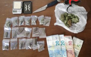 Controlli nella movida: 19enne beccato con hashish e marijuana