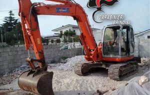 Ritrovati e restituiti al legittimo proprietario due escavatori cingolati del valore di €. 150.000,00 rubati in provincia di Lecce