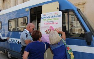 8 Marzo: al Giorgi il camper della Polizia di Stato contro la violenza di genere