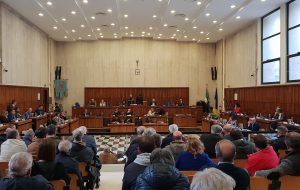 Il consiglio comunale finisce anzitempo e l’opposizione attacca