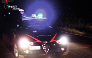 Poteva lasciare i domiciliari solo per cercare lavoro. E’ stato trovato in un locale a bere bevande alcoliche: arrestato