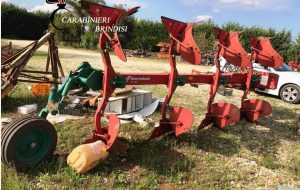 Ritrovata attrezzatura agricola rubata a Mesagne: possessore denunciato per ricettazione