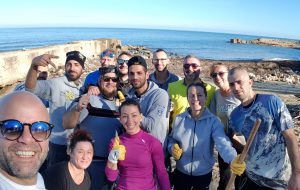 Quando il cambiamento parte dalle comunità: è nato “Puliamo il mare Brindisi”, il gruppo dei cittadini che protegge la costa