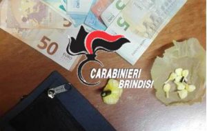 In auto con 7 grammi di coca e 510 euro in contanti: arrestato 25enne