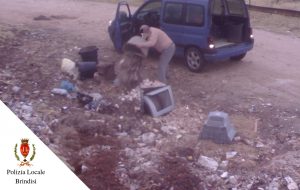 Foto trappole attive: a Brindisi arrivano la prime multe