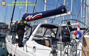 Documenti e bandiere false per truffare l’Iva: sequestrate tre barche a vela