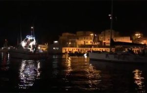 Buona la prima: il Porto di Brindisi inedita e straordinaria scenografia per la Via Crucis