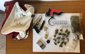 Nella movida brindisina per vendere erba: arrestato minorenne