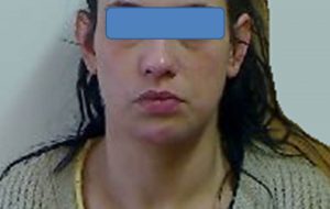 In casa 36 dosi di cocaina e 6 proiettili per pistola calibro 22: arrestata 31enne