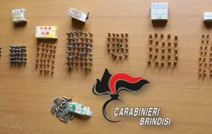 289 proiettili nascosti nella cassetta del contatore di un condominio popolare