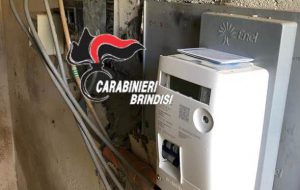 Azienda agricola con allaccio abusivo alla rete elettrica: arrestati proprietari di una masseria