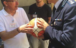 Happy Casa consegna i palloni da basket alla Casa Circondariale di Brindisi