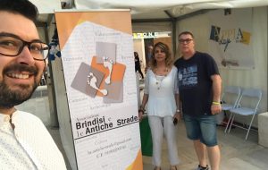 Brindisi e le Antiche Strade: Consegnato il Timbro e la Credenziale del Pellegrino allo AIT del Comune e ai Velisti della Brindisi-Corfù