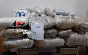 Tre quintali di marijuana in una Lancia Y rubata: all’ingrosso valgono oltre un milione e mezzo di euro