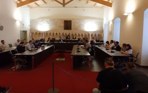 Il Consiglio Comunale di Francavilla Fontana si schiera a difesa dei lavoratori di Mercatone Uno