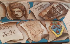 I versi della sera: lettori protagonisti sulla panchina letteraria di Palazzo Nervegna