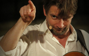 Gianni Aversano in concerto ad Ostuni con “Napule: spate, ammore, resate e devuzione”