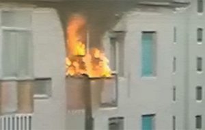 Alba di paura al Quartiere Sant’Angelo: Esplode climatizzatore e va fuoco palazzina, intervengono i Vigili del Fuoco