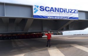 La piattaforma Scandiuzzi pronta per salpare verso il porto di Genova
