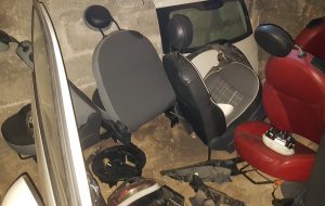 Scoperta officina abusiva finalizzata al riciclaggio di auto rubate