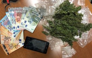 18enne arrestato per droga: riceveva ordinazioni su WhatsApp e Telegram
