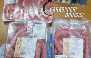 Dipendente di un supermercato ruba 150 euro in generi alimentari: arrestato