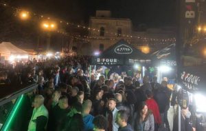 Migliaia di persone in Piazza Santa Teresa per l’International Street Food Brindisi. Si continua oggi e domani