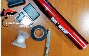 Beccati a passarsi 10,85 grammi di cocaina: due giovani in arresto