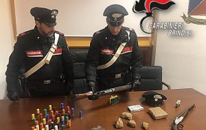 Detenevano due kg di cocaina e fucili a canne mozze con munizioni: due arresti a Tuturano