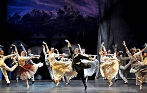 Il grande balletto al Nuovo Teatro Verdi: domenica 29 in scena «Il lago dei cigni»