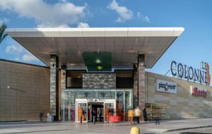 Ruba auto nel parcheggio del centro commerciale “Le Colonne”: arrestato