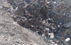 Camion ribalta carico di rifiuti illeciti in cava abbandonata: intervengono i Carabinieri Forestali