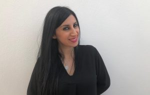 Il mare in base al vento: il Barrique di Brindisi ospita Valentina Perrone per l’aperitivo con l’autore