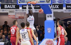 Milano non trema e Brindisi perde al photofinish una partita punto a punto