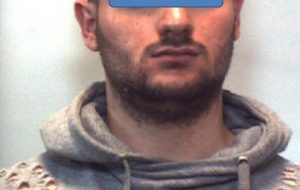 Uccide la madre con cinque coltellate all’addome: ordinanza di carcerazione per Asciano
