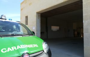 Casa abusiva in zona a vincolo paesaggistico: i forestali denunciano tre persone