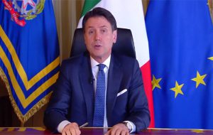 Coronavirus: Conte annuncia la chiusura di tutti i negozi tranne alimentari e farmacie. Garantiti i servizi essenziali”