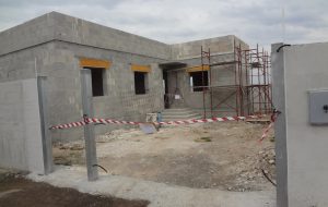 Casa e garage abusivi a Sant’Elia: denunciate sei persone, sequestrato cantiere