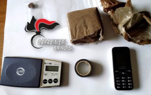 Fermato dai Carabinieri per un controllo: nascondeva in auto 266,3 grammi di eroina