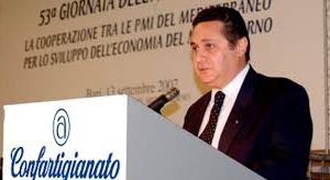 Emiliano incontra le parti sociali: un protocollo condiviso per far ripartire parrucchieri ed estetisti