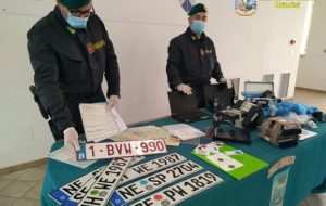Rubavano le auto nel Nord Italia e le rivendevano in un autosalone di Ceglie Messapica.: 12 arresti