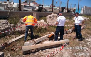 Rifiuti speciali: la Guardia Costiera sequestra 8 traversine ferroviarie